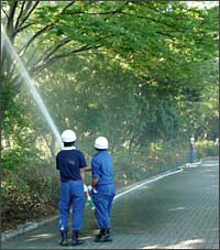 佐鳴湖の花火前の放水